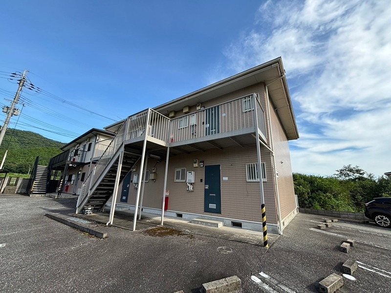 【神崎郡市川町屋形のアパートの建物外観】