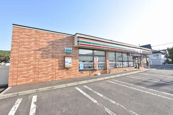 コンビニ　セブンイレブン（コンビニ）まで503m