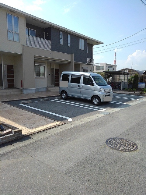 【四日市市大池町のアパートの駐車場】