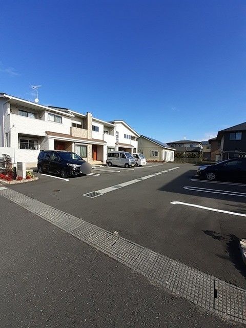 【栗原市築館宮野中央のアパートの駐車場】