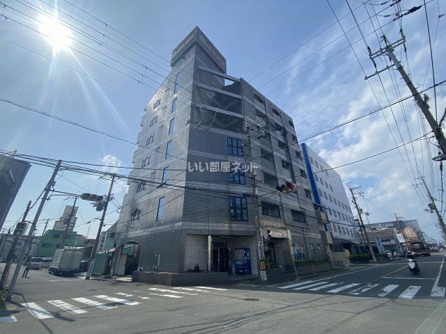 【大東市新田西町のマンションの建物外観】