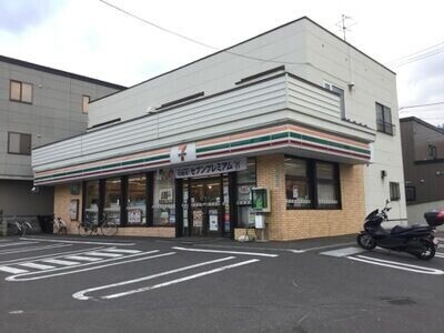 【札幌市豊平区中の島一条のマンションのコンビニ】