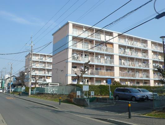 平塚市田村のマンションの建物外観