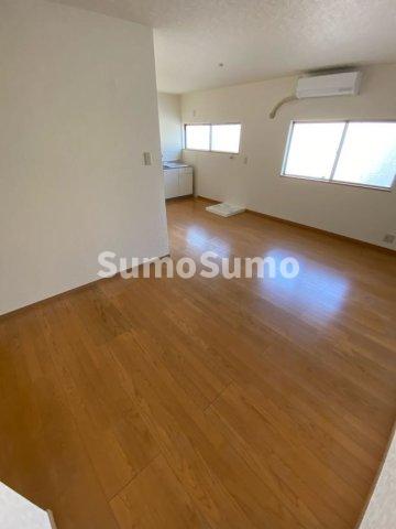 居室・リビング　こちらの居間で趣味の時間をお楽しみください