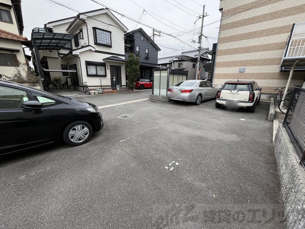 【レオパレス呑山の駐車場】