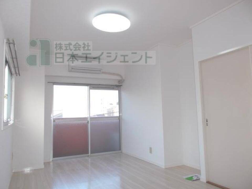 【松山市本町のマンションの居室・リビング】