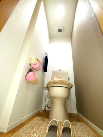 トイレ　温水洗浄便座付きのトイレ。バス・トイレ別！