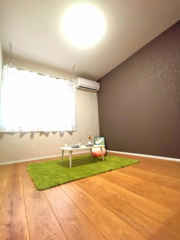 居室・リビング　南側採光！室内干し設備完備で夜間や雨の日の洗濯も安心！！！！