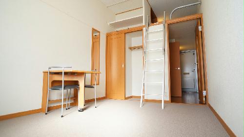 居室・リビング　高さもあり広々とした綺麗なお部屋です。