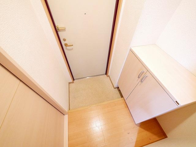 玄関　大きなシューズボックスで靴も整頓できます