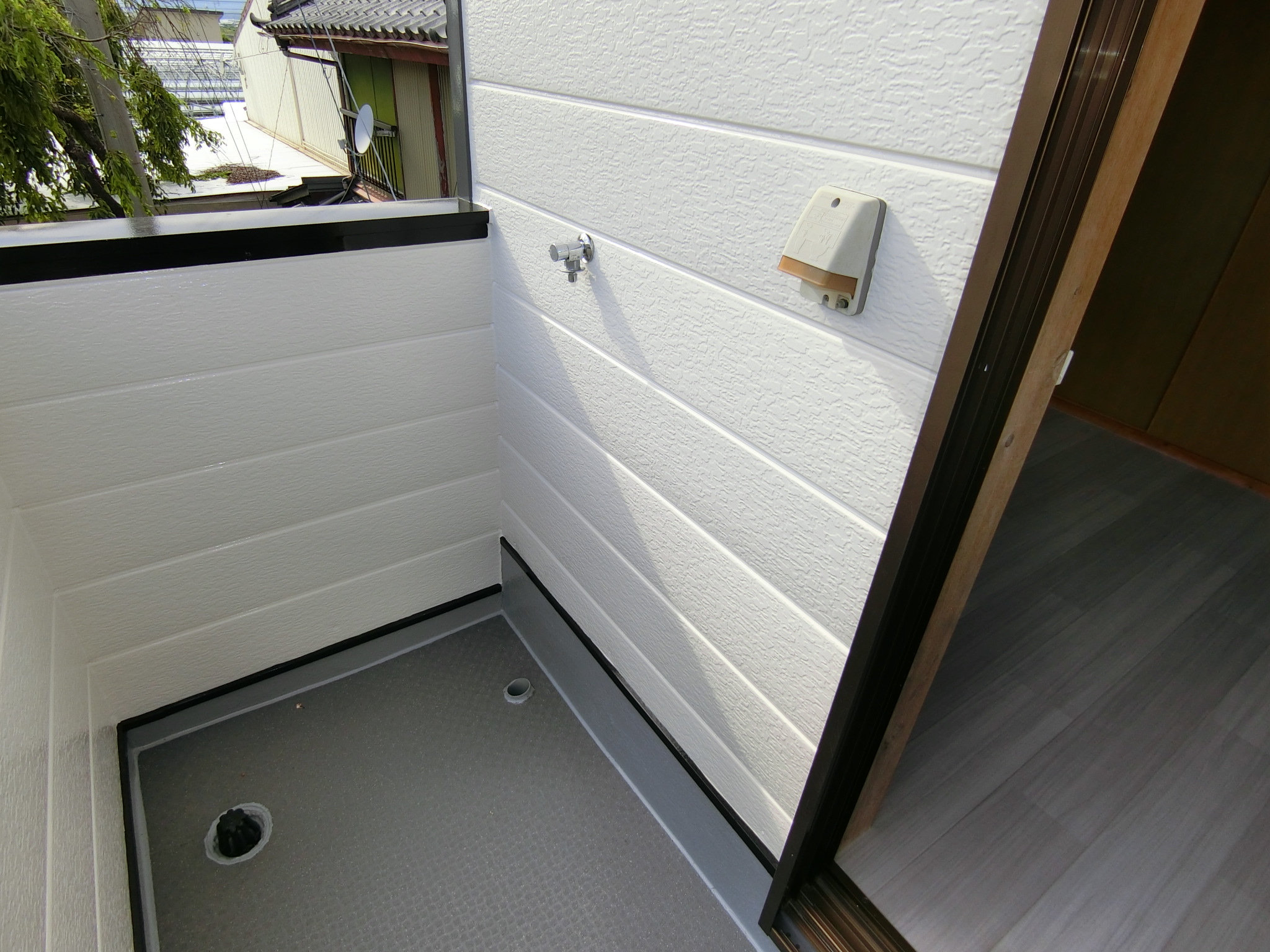 バルコニー　写真と現状が違う場合、現状優先です　洗濯機置場