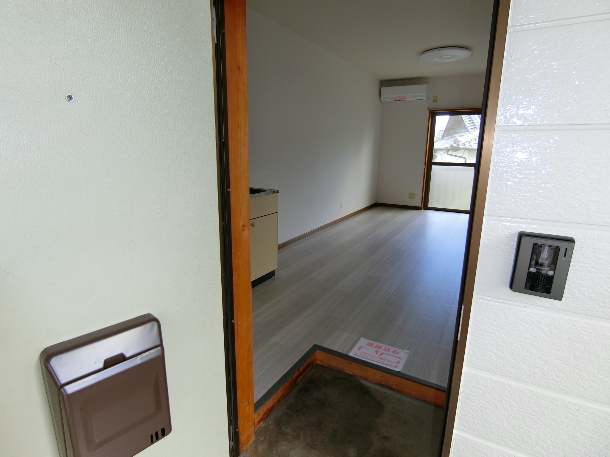 玄関　写真と現状が違う場合、現状優先です