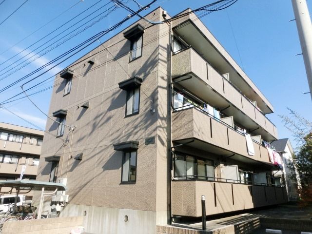 建物外観　ファミリー世帯にオススメで人気の角部屋です