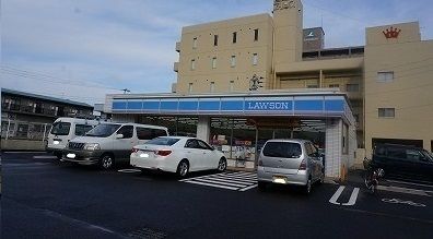 コンビニ　ローソンさん（コンビニ）まで290m