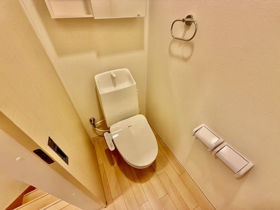 トイレ　※掲載写真は同マンション別部屋参考写真となります。