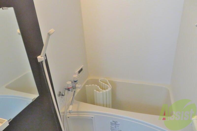 バス・シャワールーム　バス・トイレ別で追焚機能付き。ゆっくり疲れを癒せそうです。