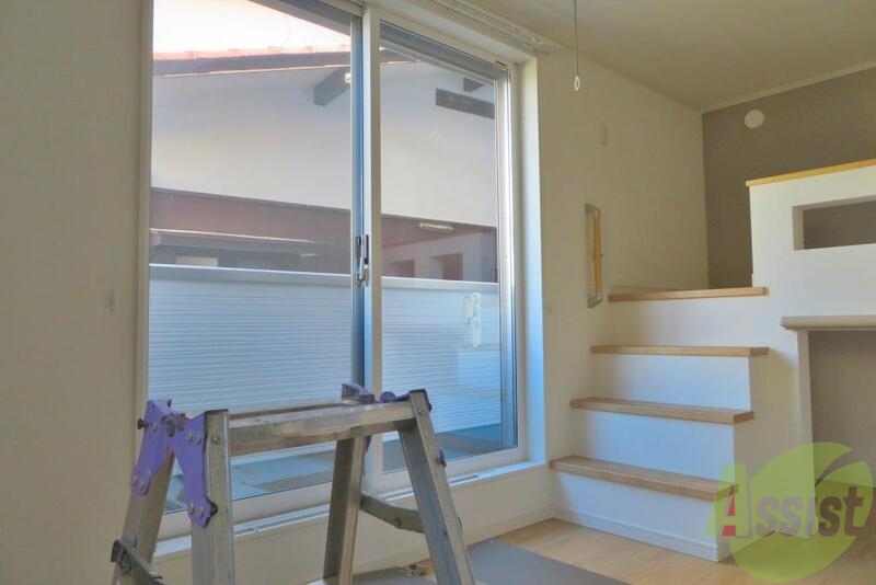 その他部屋・スペース　お部屋にはベッドスペースがあって下は収納です。