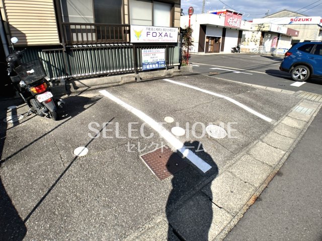 駐車場　駐車場に車を止められます