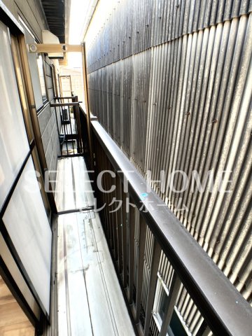 バルコニー　外からの目が気にならないバルコニーで洗濯物が干せます