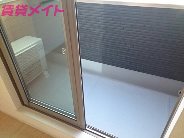 バルコニー　バルコニー同型部屋写真使用。