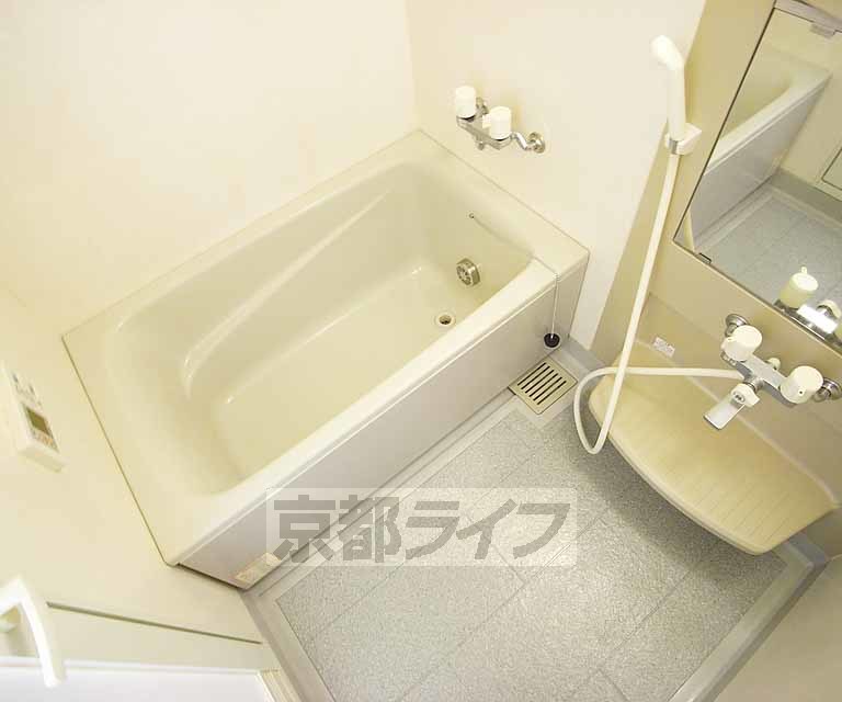 バス・シャワールーム　大きなお風呂です。