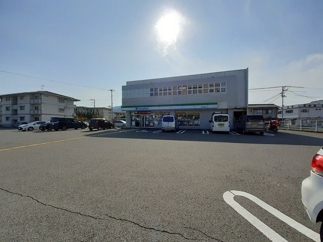 コンビニ　ファミリーマート 高知朝倉横町（コンビニ）まで180m