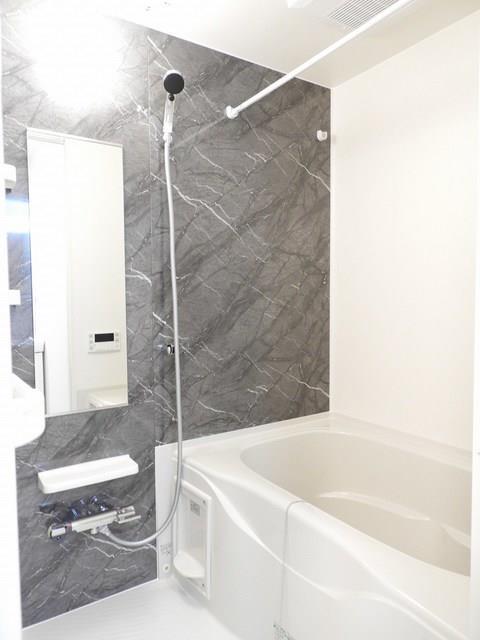 バス・シャワールーム　雨の日も安心の浴室乾燥機付きのバスルーム♪