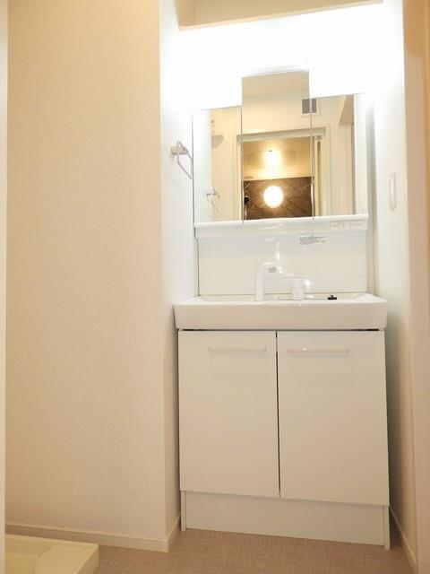 洗面設備　ヘアセットもしやすい三面鏡付きシャンプードレッサー♪