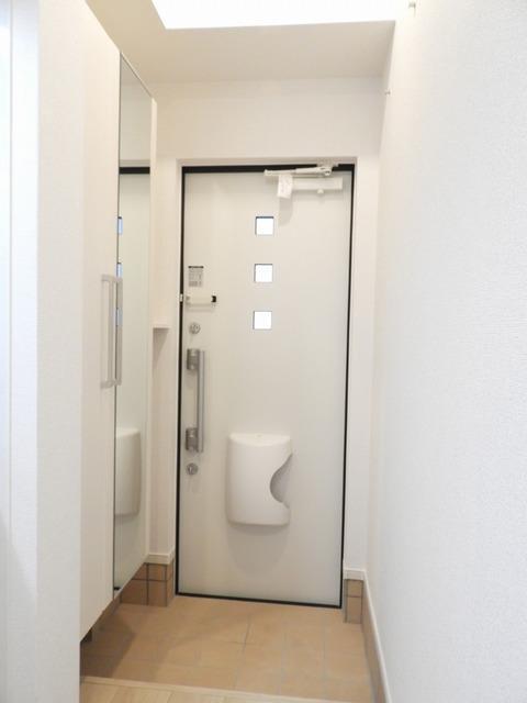 玄関　たくさん収納できるトールタイプのシューズボックス付きです♪