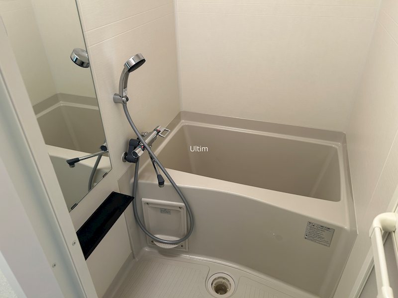 バス・シャワールーム　※同タイプの他のお部屋です