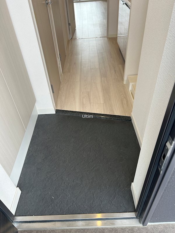 玄関　※同タイプの他のお部屋です