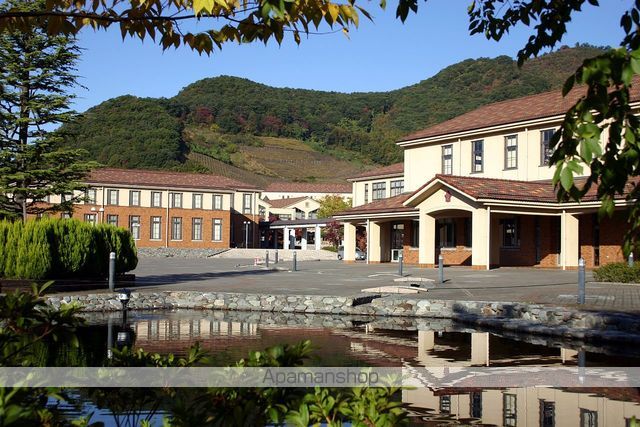 大学・短大　山梨英和大学（大学・短大）まで408m