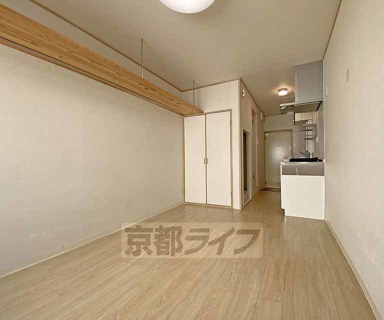 居室・リビング　大型バイクまで駐輪可能な物件です。２０２６年フルリノベ...