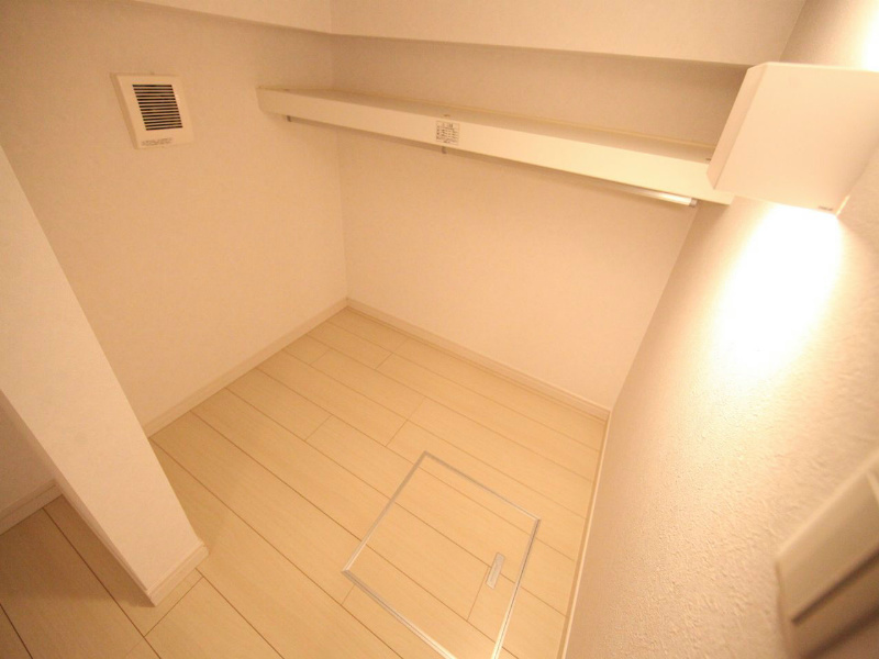 収納　ウォークインクローゼット付（収納充実してます）