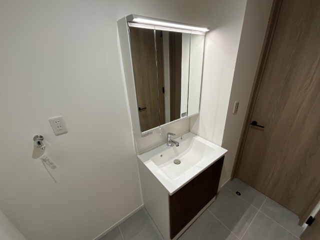 洗面設備　※画像は反転です。