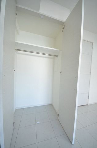 収納　★ハンガーラック付き、上部収納も有り★