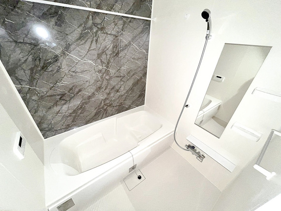 バス・シャワールーム　※別部屋の写真です