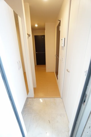 玄関　※同物件・同タイプの写真です。