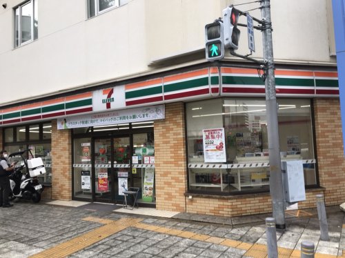 コンビニ　セブンイレブン 大阪南堀江1丁目店（コンビニ）まで74m