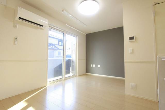 居室・リビング　１０１号室室内参照