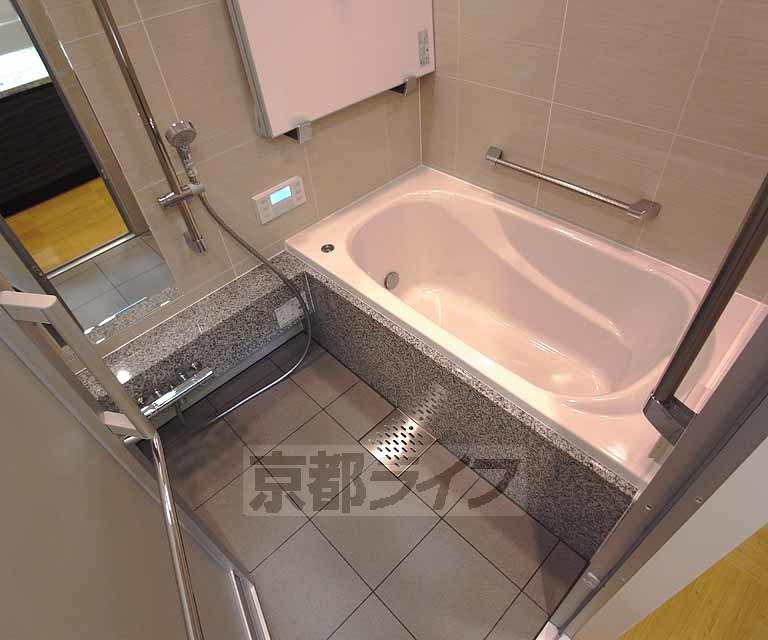 バス・シャワールーム　とてもゆったりくつろげるバスルームですね