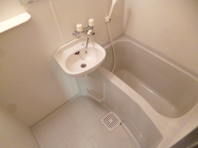バス・シャワールーム　※同建物別号室参考写真