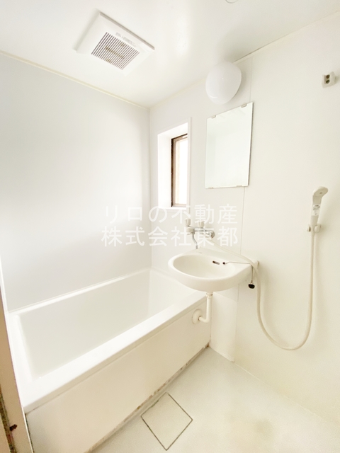 バス・シャワールーム　バストイレ別なので、ゆったり癒しのバスタイムを満喫できます！