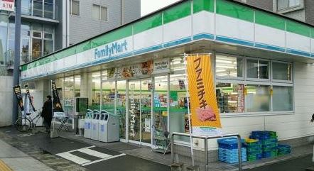 コンビニ　ファミリーマート 下荒田四丁目店（コンビニ）まで385m
