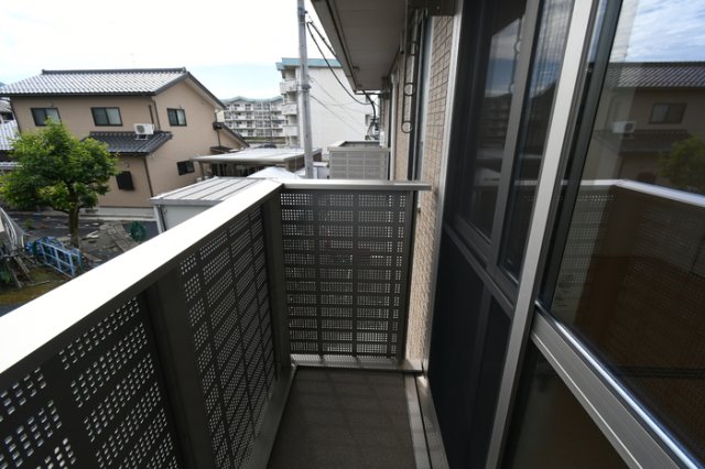 バルコニー　陽当たり良好なバルコニーです