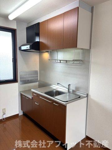 キッチン　吊戸棚付き