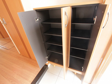 玄関　玄関にはシューズボックス付き