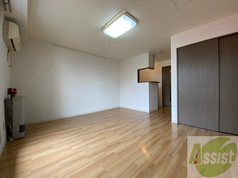 居室・リビング　広くてキレイなお部屋が広がっていて、充実した生活が送れそう。