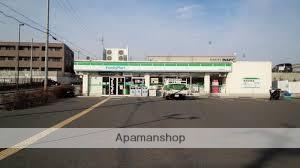 コンビニ　ファミリーマート（コンビニ）まで131m