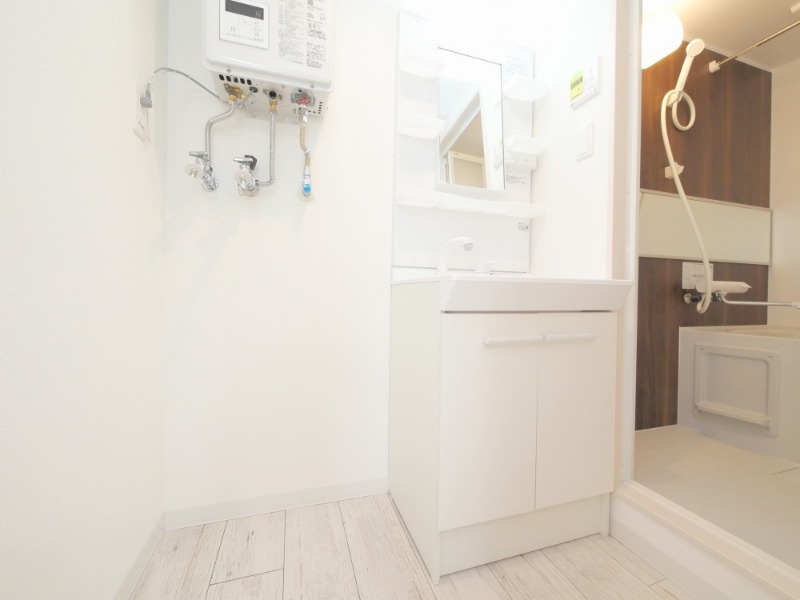 洗面設備　便利な洗面台付きでございます！
